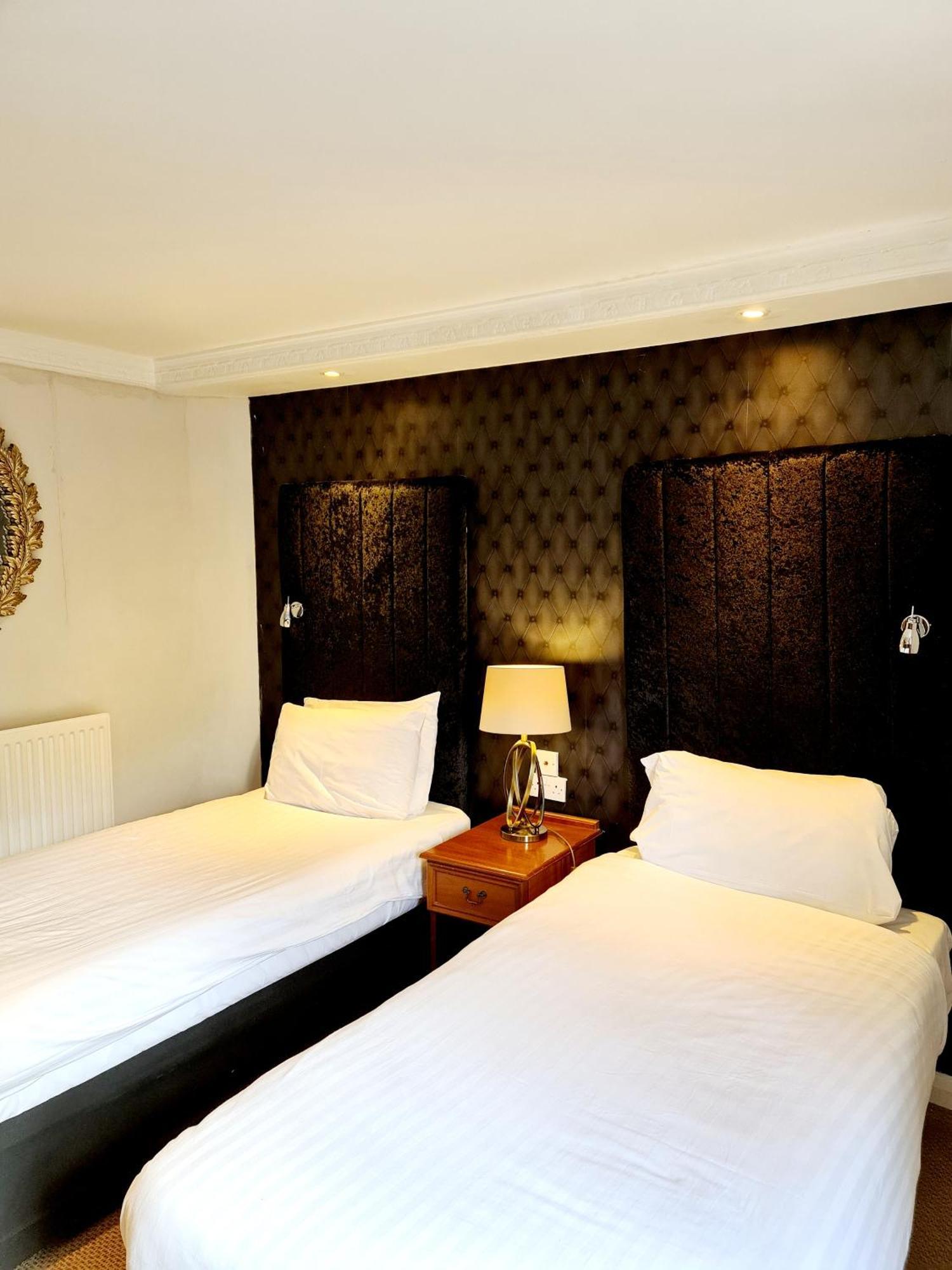 Barons Court Hotel Волсолл Екстер'єр фото