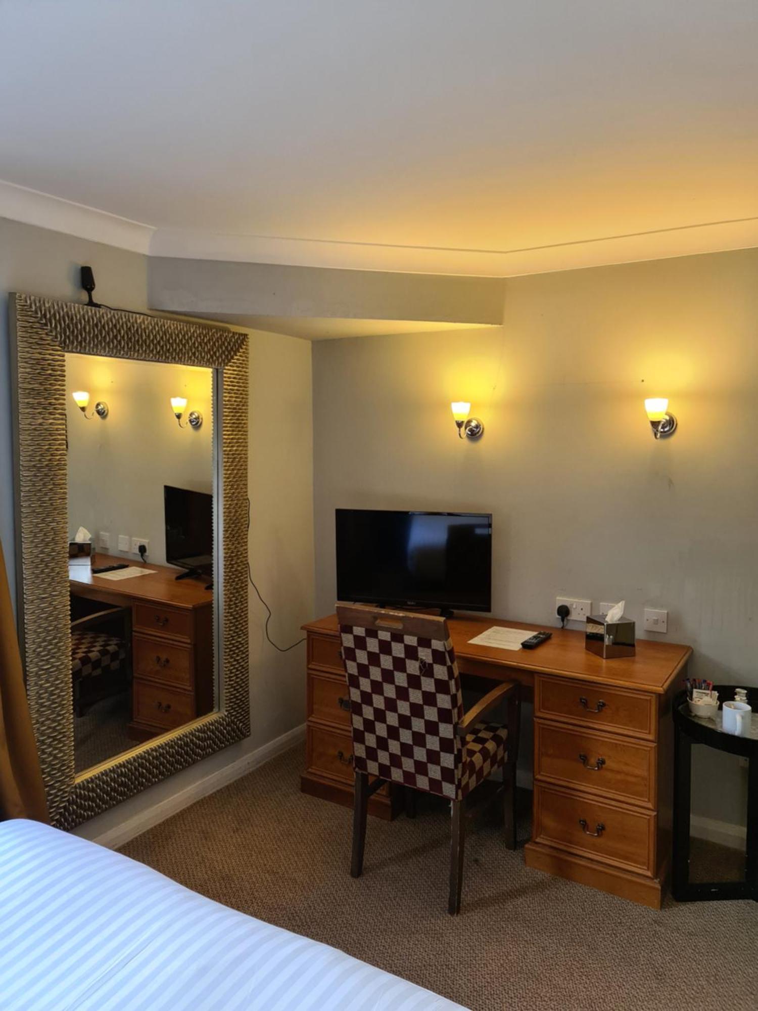 Barons Court Hotel Волсолл Екстер'єр фото