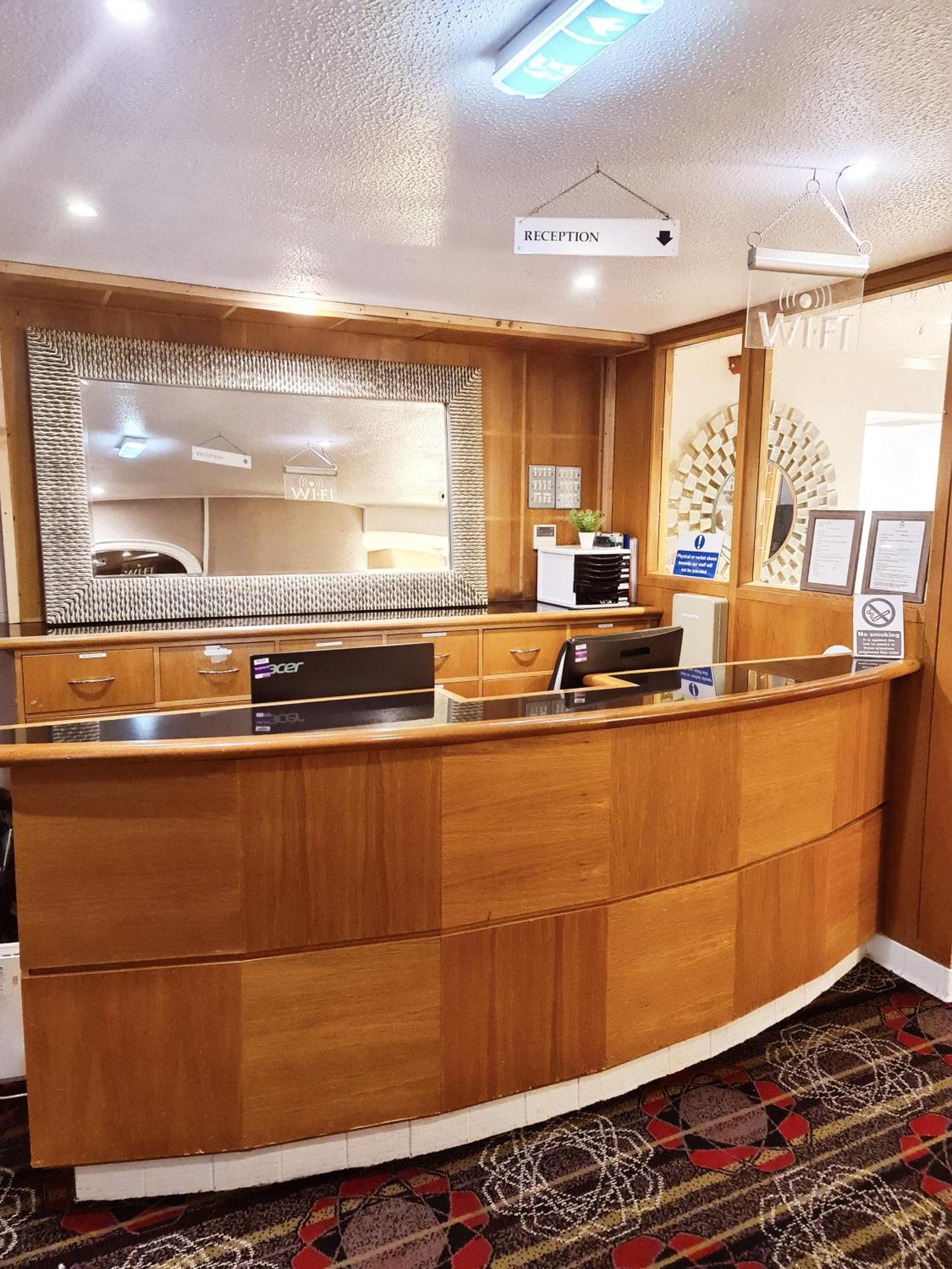 Barons Court Hotel Волсолл Екстер'єр фото