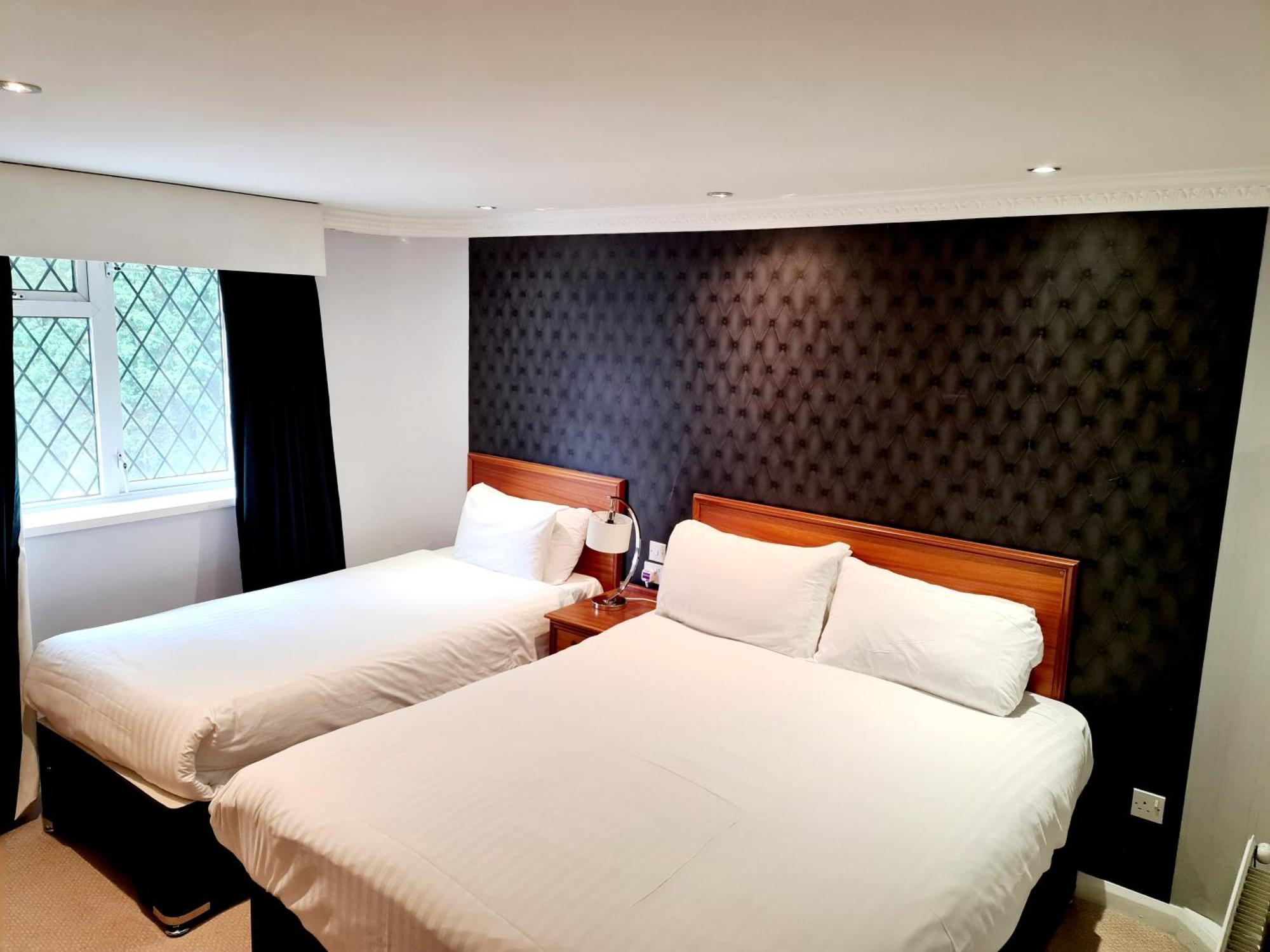 Barons Court Hotel Волсолл Екстер'єр фото